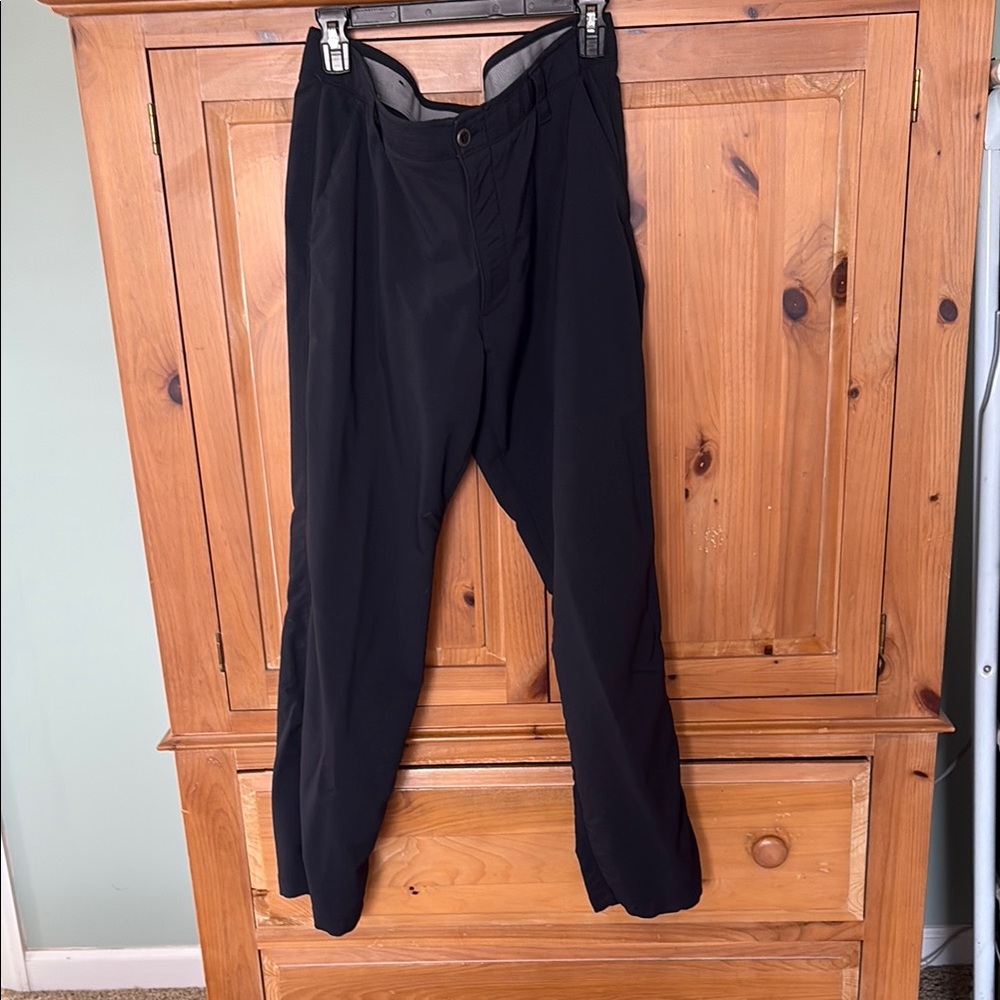 Men's UnderArmour Black Pants 36x30